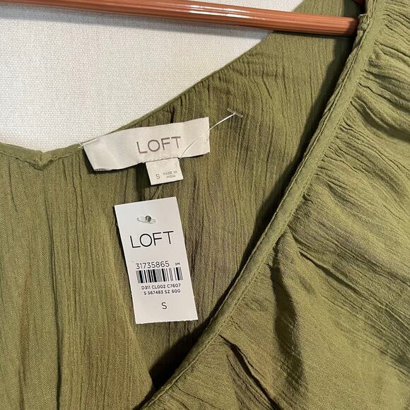 LOFT Women's‎ Green V-Neck Ruffle Flutter Sleeve Blouse Top - Size S - Picture 4 of 7